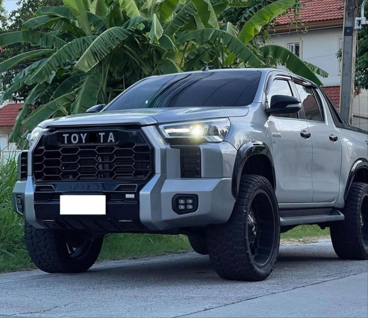 HILUX 2016-2019 İÇİN TUNDRA BODY KIT (FAR-STOP-SİS DAHİL)